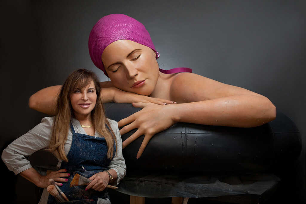 Carole Feuerman on Art Market Magazine GOLD LIST Special Edition #4 Carole Feuerman with Monumental Bronze Survival of Serena Carole Feuerman on Art Market Magazine GOLD LIST Special Edition #4 Carole Feuerman with Monumental Bronze Survival of Serena