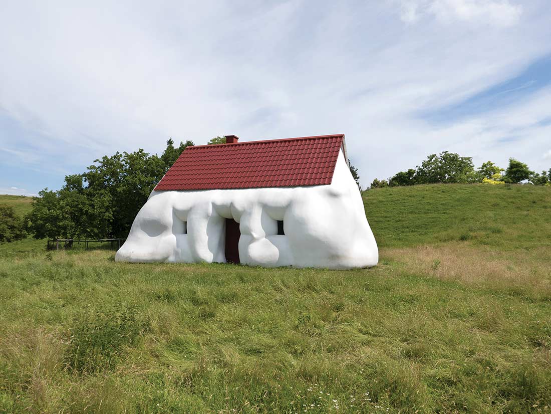 Fat House. 2003
mixed media. 540 x 1,000 x 700 cm
Erwin Wurm © All rights reserved.