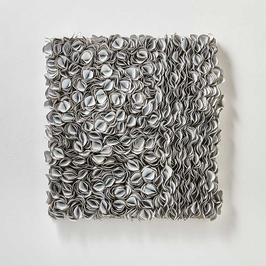 Movement and Rhythm Series. 2018
Hand-torn paper, konjac, acrylic. H38 x W35 x D5 cm