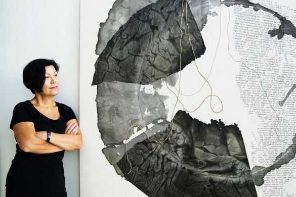 Sandra van der Meulen with the artwork Misconceptions of a dialogue #1, 2021, Mixed media, 160 x 150 cm. Gold List Award. Art Market Magazine.