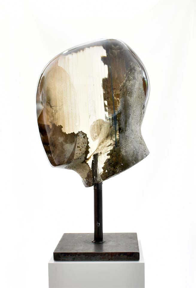 "Landscape" (Side view). Resin and concrete, unique piece, height approx. 76 cm, 2022. Oliver Czarnetta ©
 All rights reserved. 