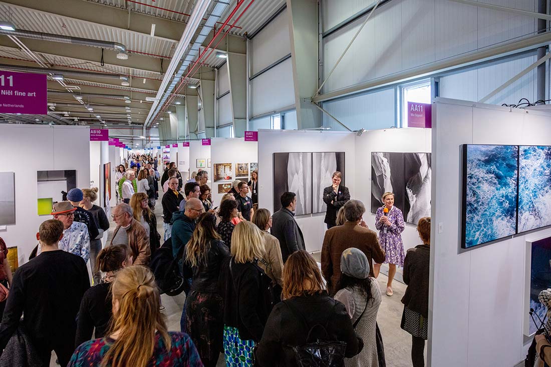 Exhibition view. Discovery Art Fair | Cologne. April 2023.
Photography by Holger Peters © All rights reserved.