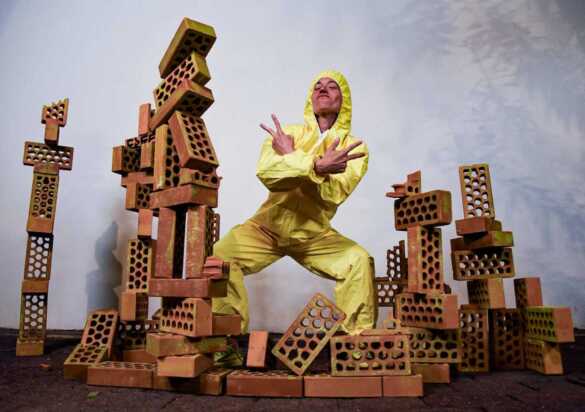 Fina Ferrara. Yellow Boredom, 2024. Collective Yellow-Brick Sculpture, done during Yellow Boredom Performance.