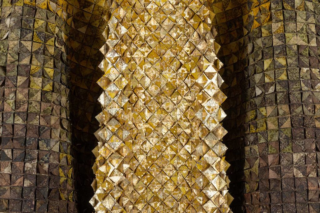 Exhibition view.
The centerpiece at the exhibition is a collaborative work titled The Phoenix Rebirth, created using handmade paper produced from palm tree fibres gathered from the Oasis of Gabès. This paper was developed in Hamouda’s studio and laboratory, where Swinburn joined him in the making process during several research visits to Gabès.