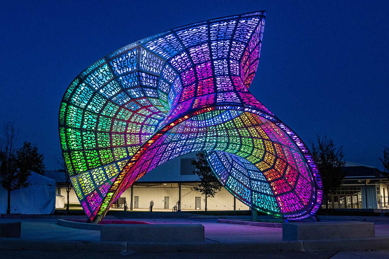 Loqui
2024
The Fairgrounds, Nashville, TN, USA
Stainless Steel, Polycarbonate, Programmable LED lighting
32’ x 32’
