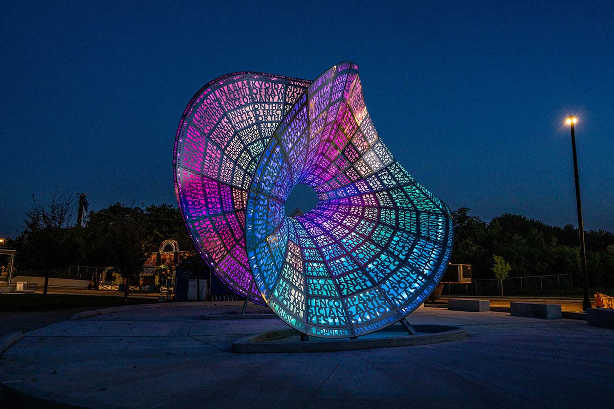 Loqui
2024
The Fairgrounds, Nashville, TN, USA
Stainless Steel, Polycarbonate, Programmable LED lighting
32’ x 32’