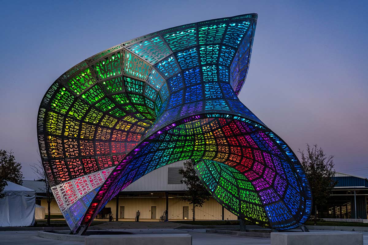 Loqui
2024
The Fairgrounds, Nashville, TN, USA
Stainless Steel, Polycarbonate, Programmable LED lighting
32’ x 32’